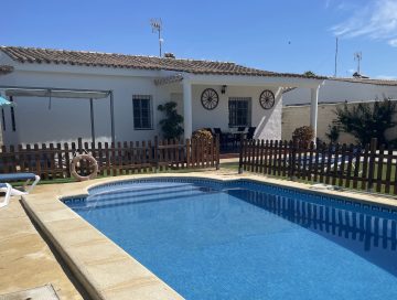 Casa Joaquina 3, Blick über den privaten Swimmingpool zum Haus